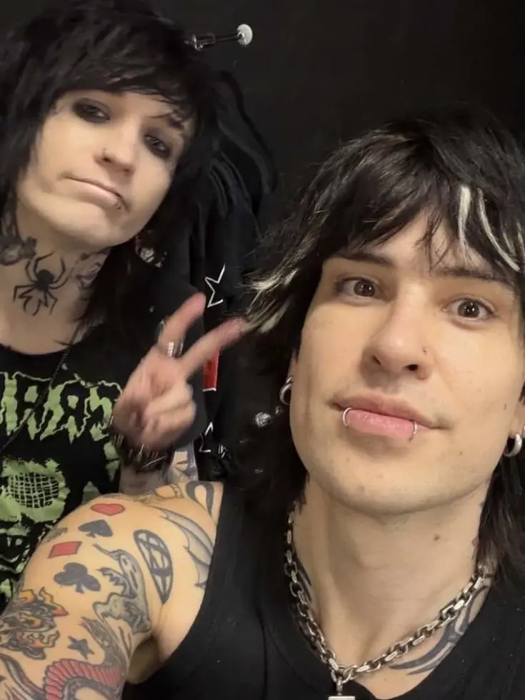 FeelzMythcial의 Jake and Johnnie Roommates
