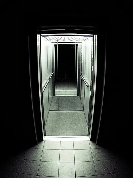 PorousRobe9130의 A Strange Confrontation