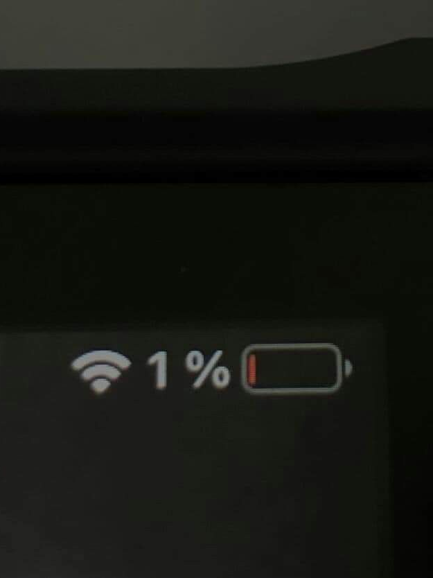 방치로 인한 배터리 1%. 대표 이미지