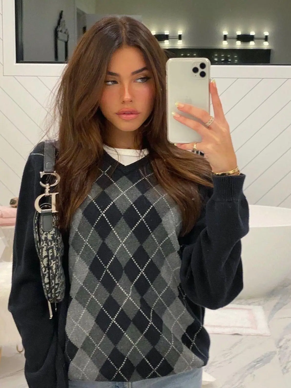 loyalbxxr의 Madison Beer - Only One Bed