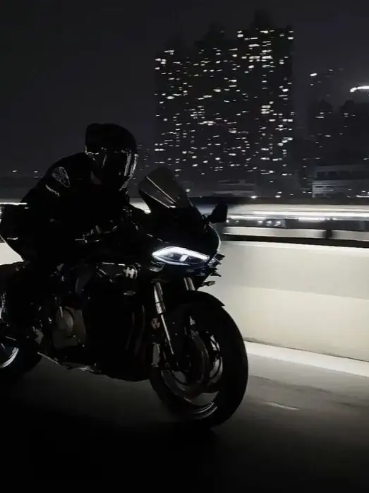 MustySalt9025의 오토바이🏍️ 남녀무리❤️
