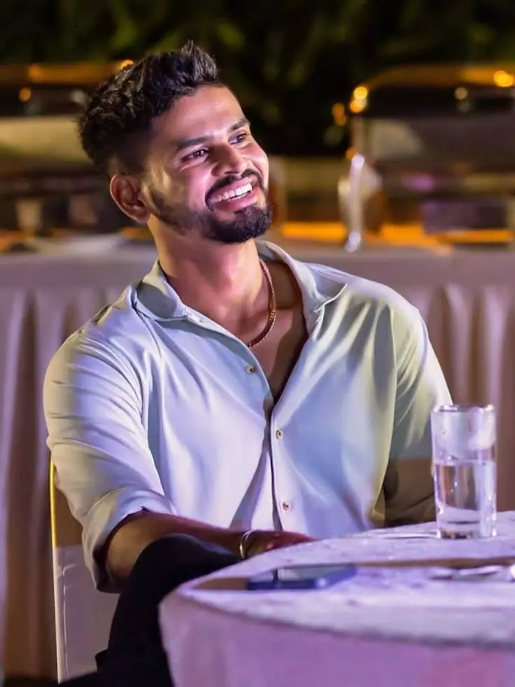 DottedCrown8332의 Shreyas Iyer