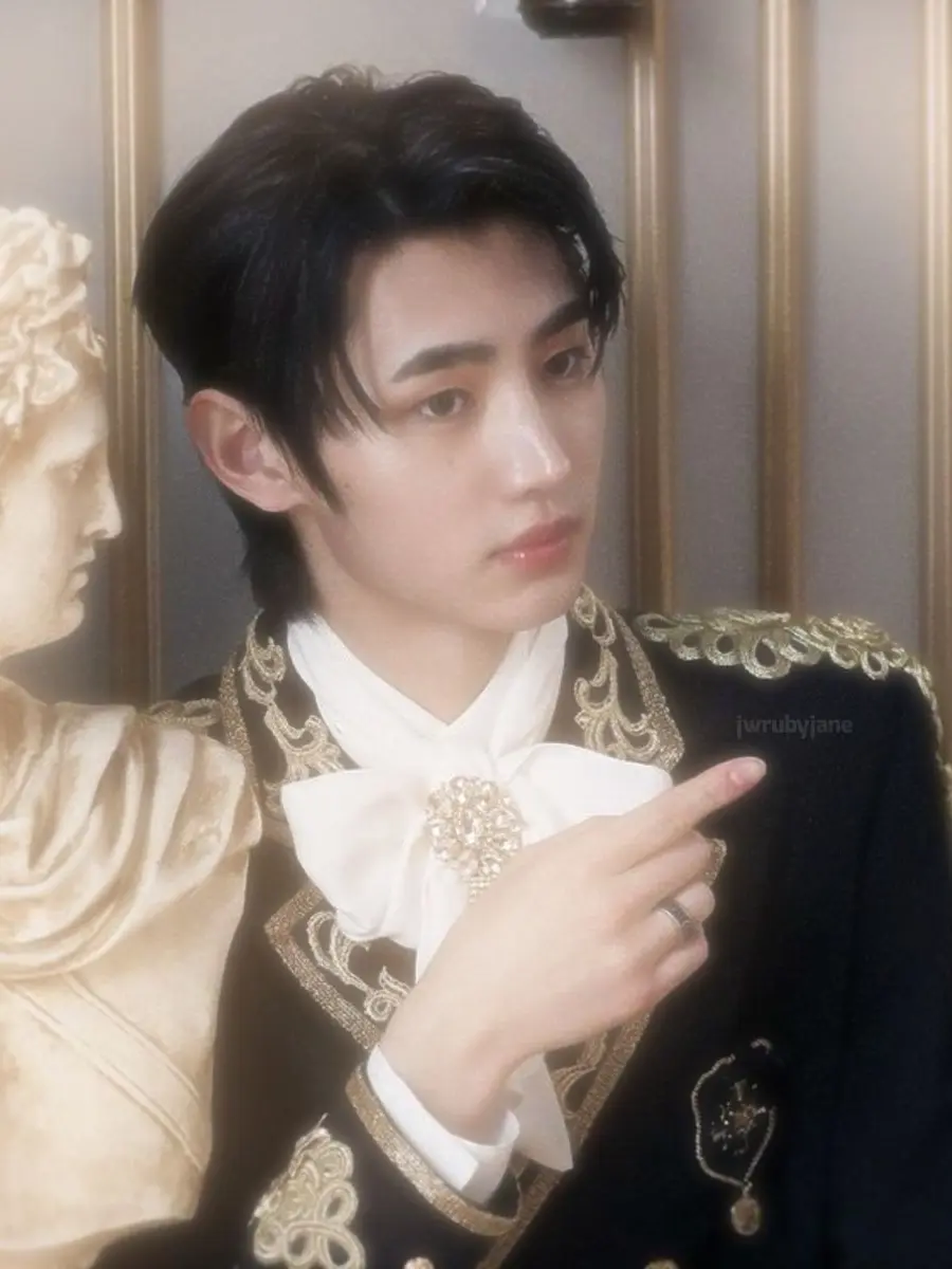 __vitalixy_sim의 𝒢𝒽ℴ𝓈𝓉... • ☾