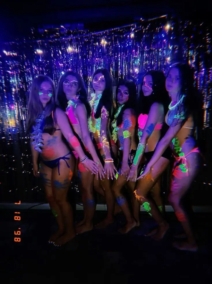 Sweetiepawws의 ⋆. 𐙚˚࿔ NEON GLOW PARTY 🤿🩷🩵 𝜗𝜚˚⋆