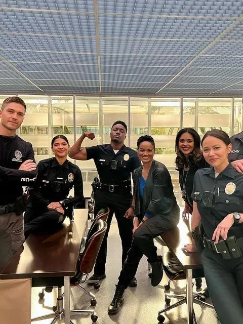 .iwannabeyurdawg의 The Rookie —..Wesley’s twin cousin?!
