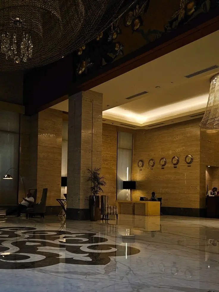 Maiikoo의 The Evermist Hotel
