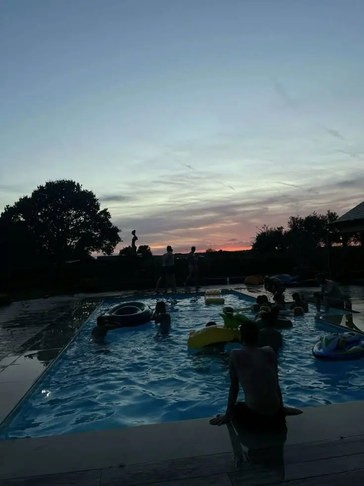 kerni_cha의 COD - pool party (from c.ai)