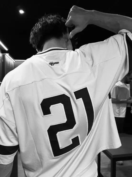 PoorTooth0355의 —quarterback is my hubby