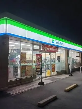 MartyrBump5157의 あなたはなんでもありの街のコンビニ店員。