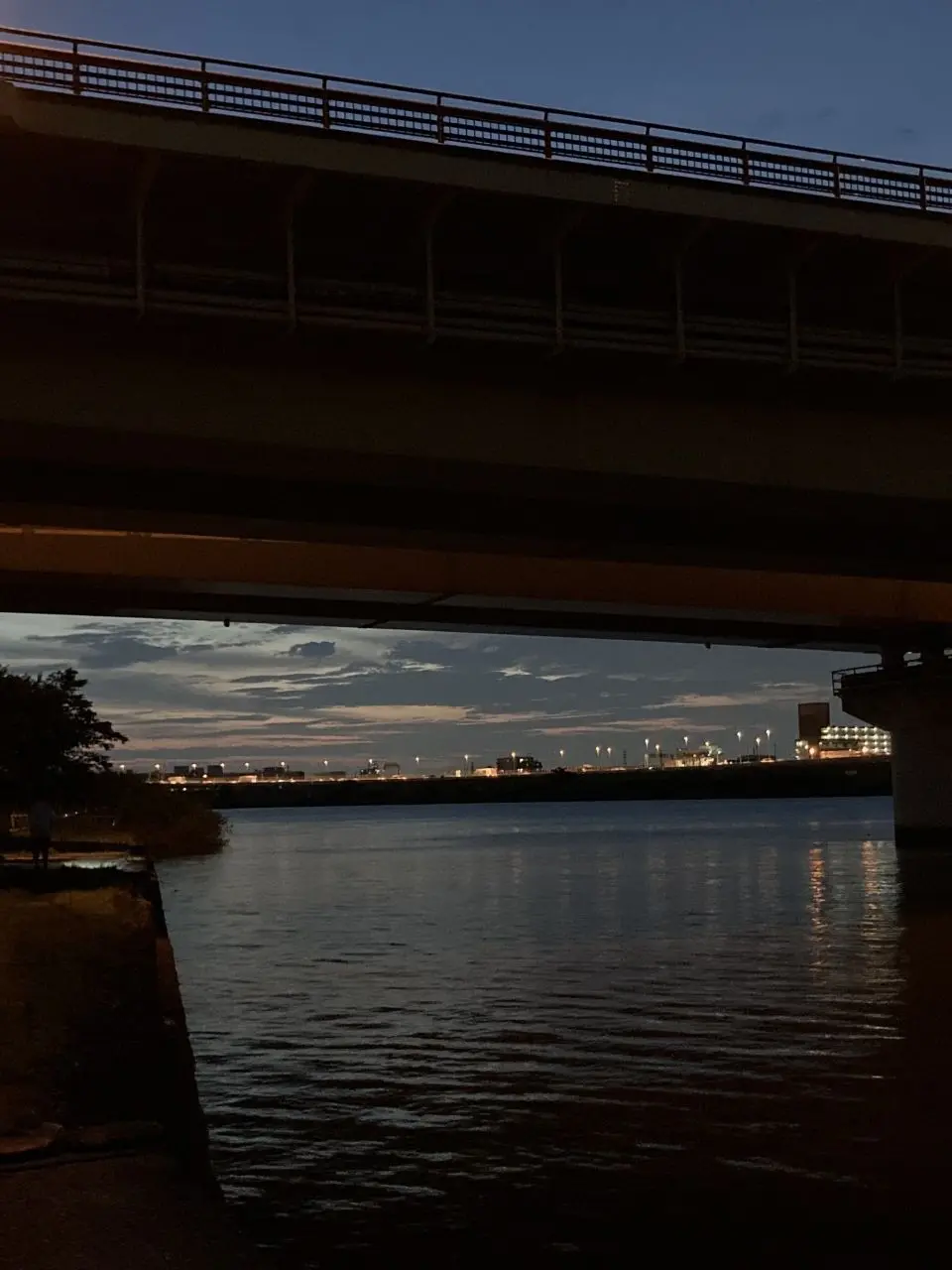 keykeykey의 夜の河川敷