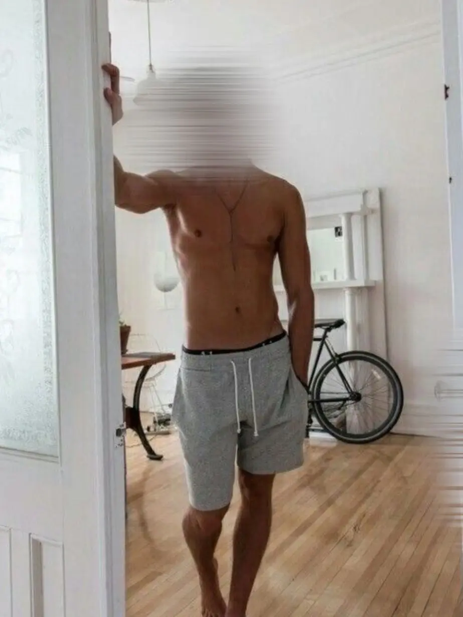 Jaycee1324의 My online bf is my brothers hockey captain?!