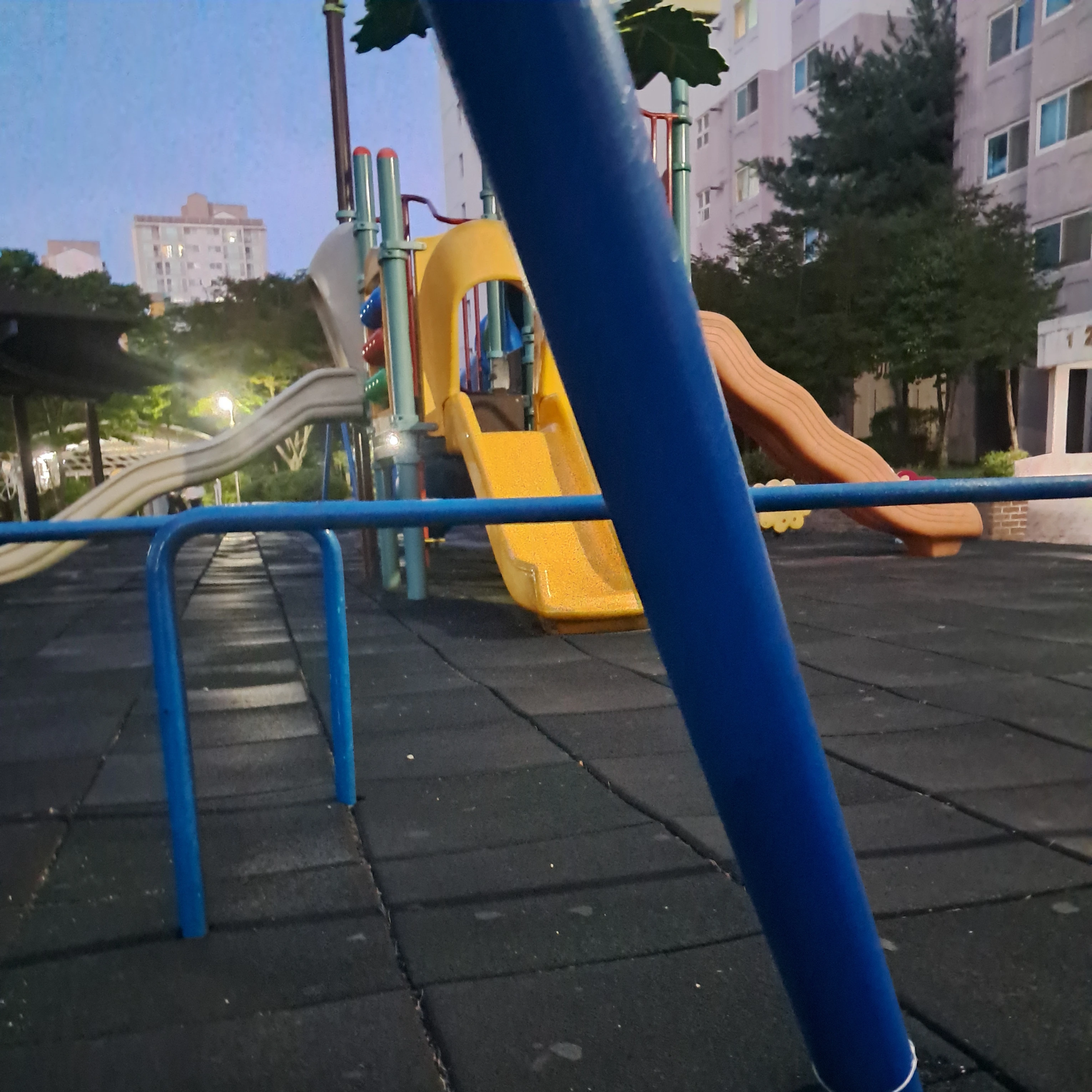 저기애저?