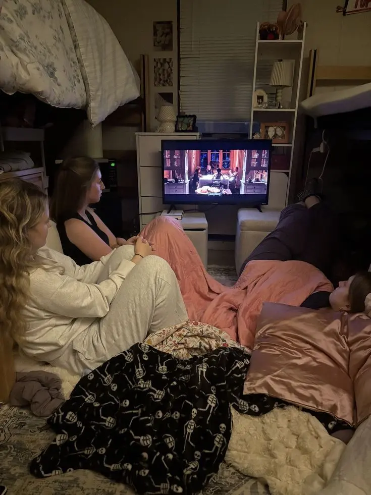 EvelynRiddlez7726의 College roommates
