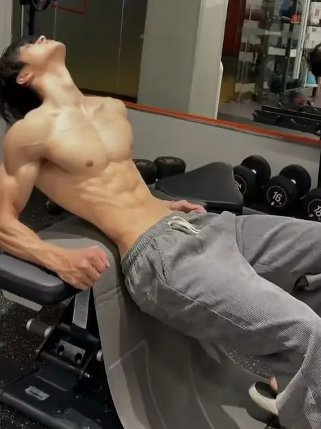 Parisindaspring의 . ᵎᵎ 𝘯𝘦𝘸 𝘯𝘦𝘪𝘨𝘩𝘣𝘰𝘳 ︴🏋️