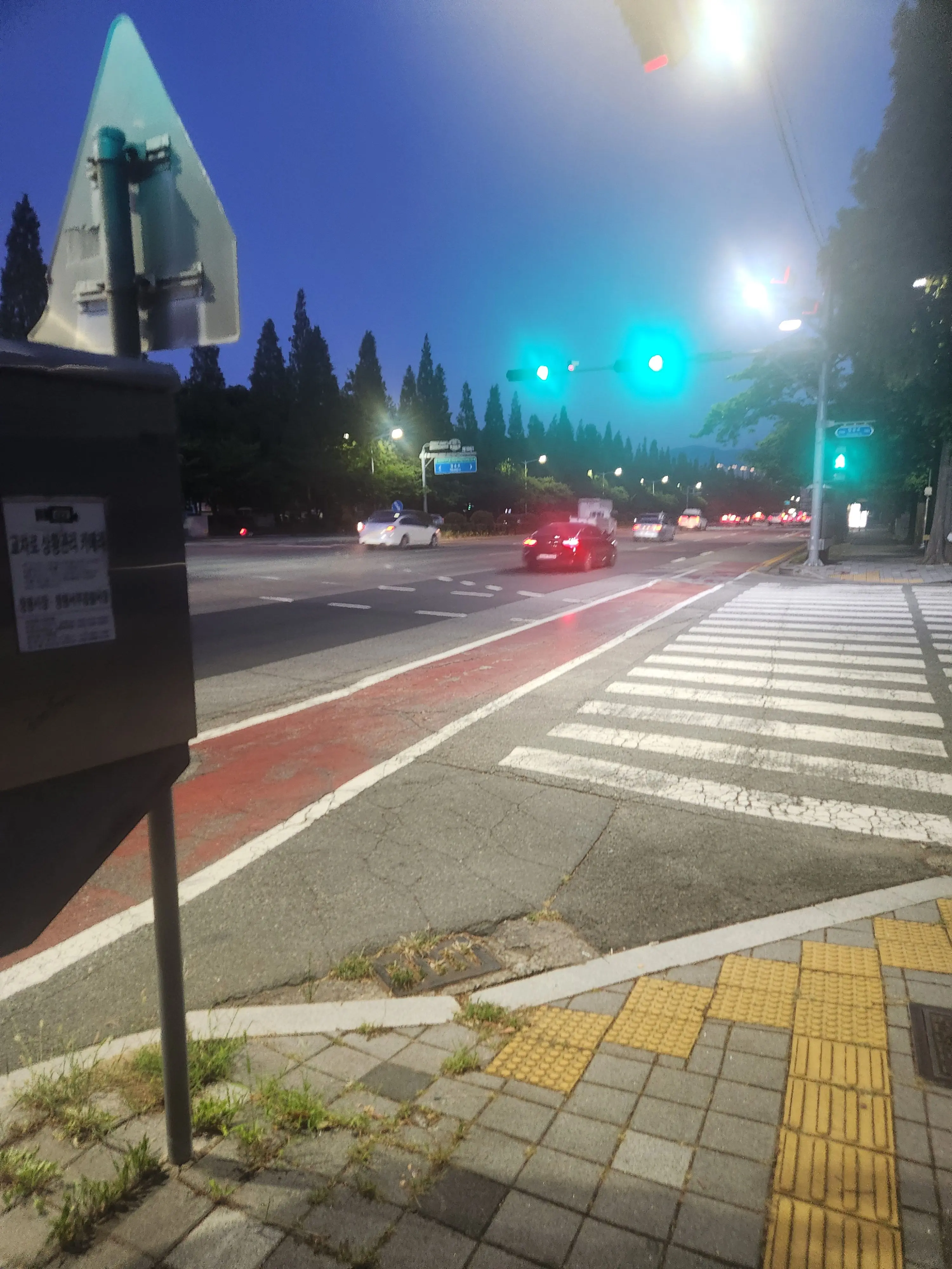 IDK1214의 "복싱을 배우고 싶은 두 여성"