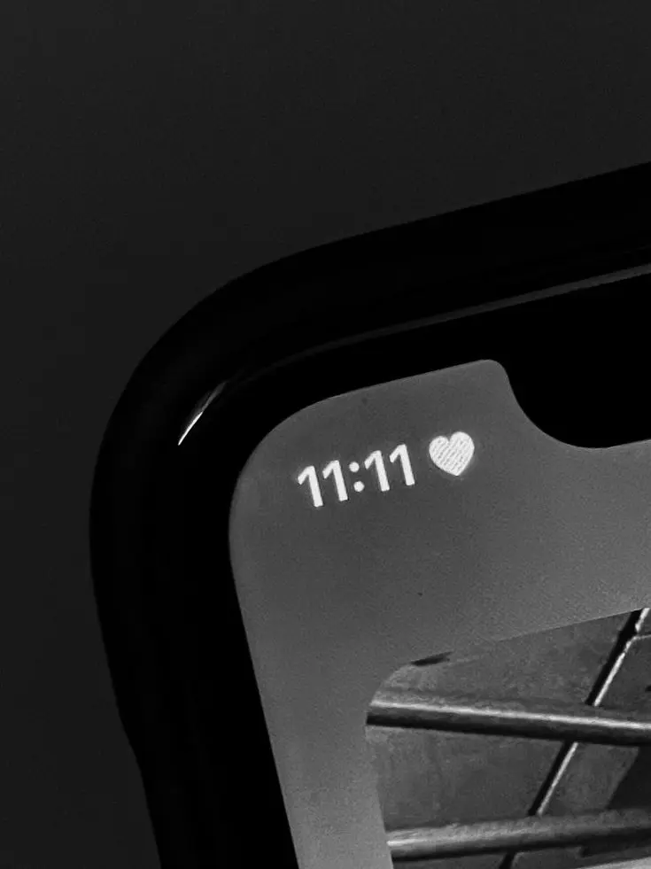 i.x0hy_n의 슬픔의 우아함 속으로 걸어갈 발목을