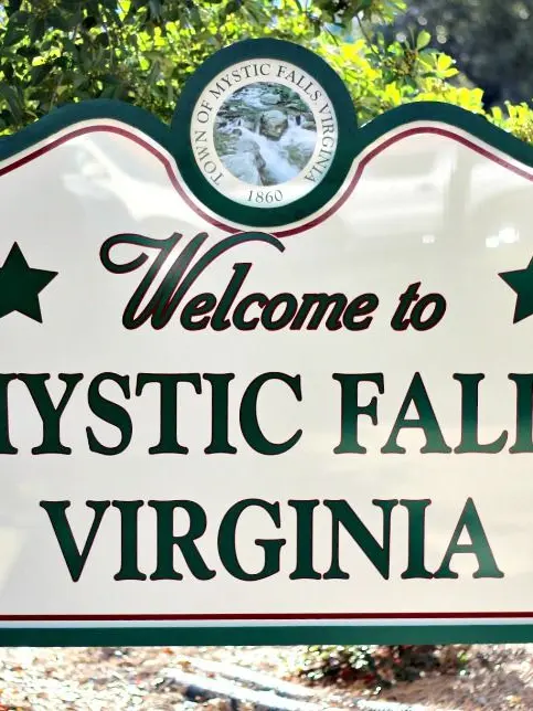 OverlyShock1740의 Welcome to Mystic Falls