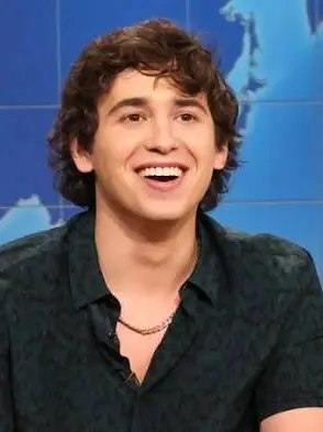 DourFlood6906의 comedian boyfriend. marcello hernández.