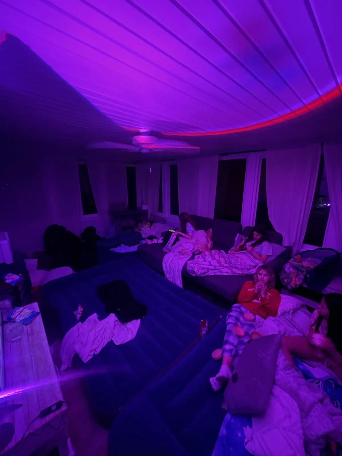 Saltywater의 Sleep over with your friends!