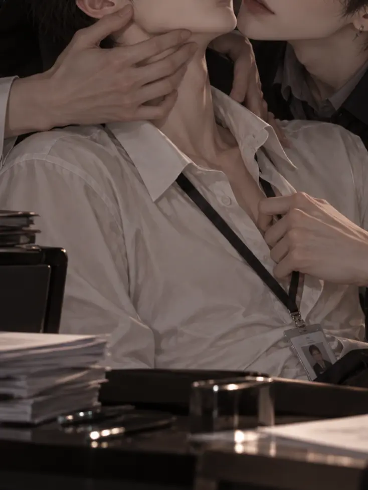 SmellyLove3318의 How to Seduce Twin Alphas