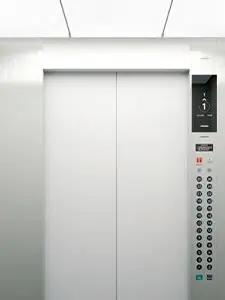 SuppleEra6183의 エレベーターの中で