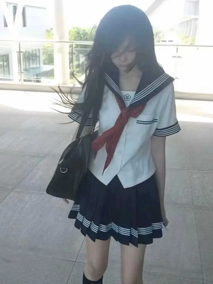 LoosePan8941의 Task 142 sent to protect Japanese school girl
