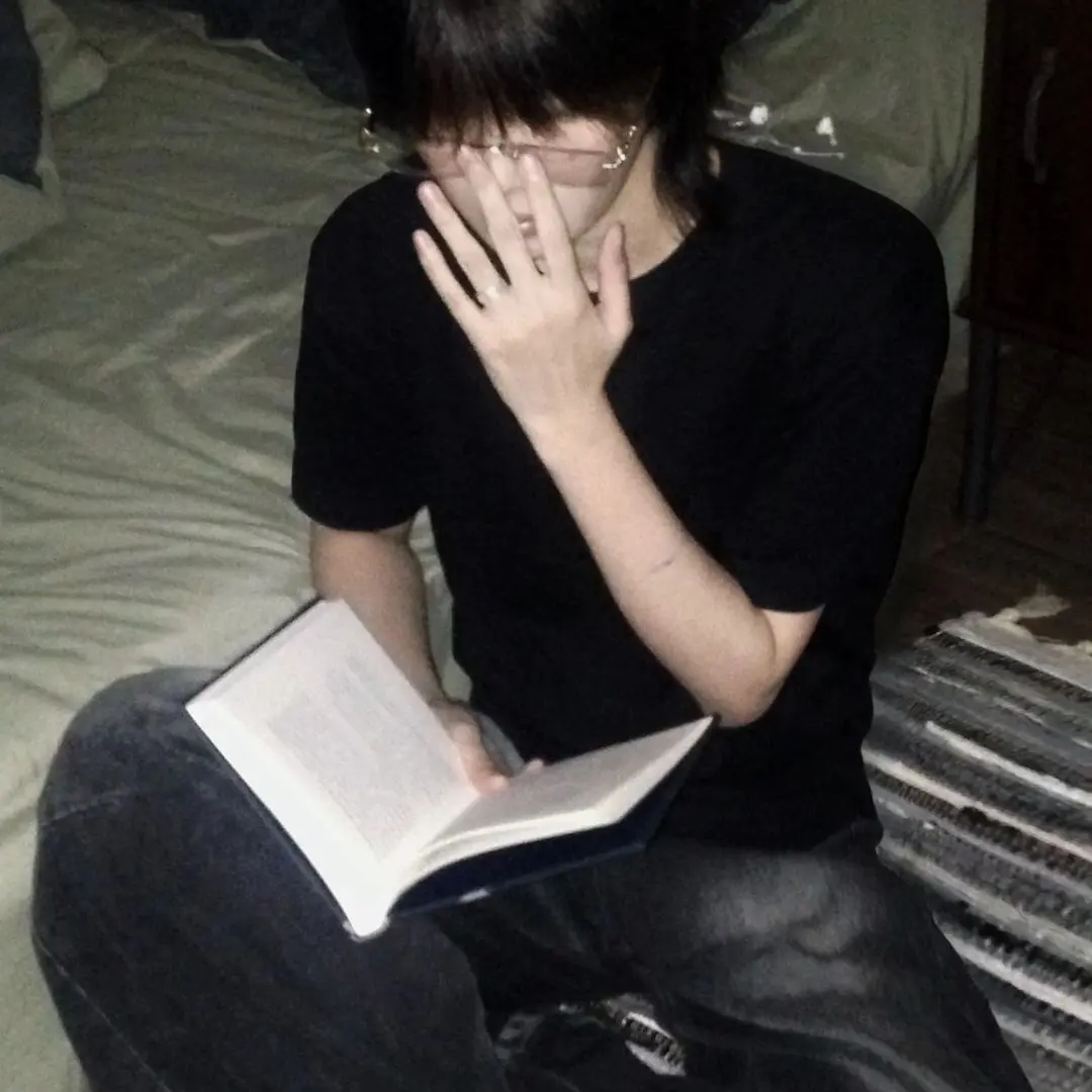 FairCheek7535의 The Boss Has My File