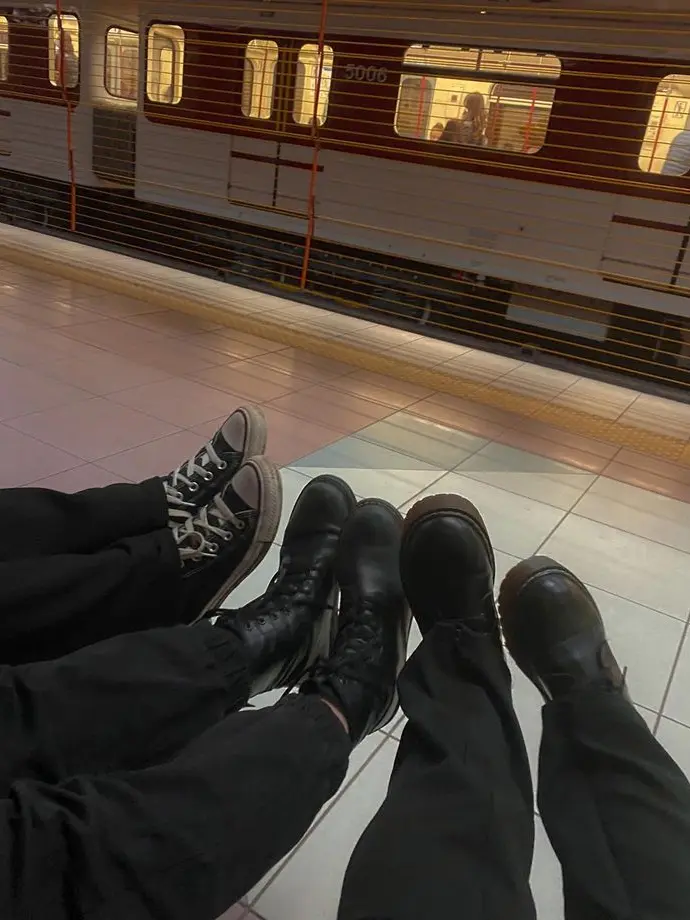 EvilFinch8347의 Strong and tall Woman and her two idiots