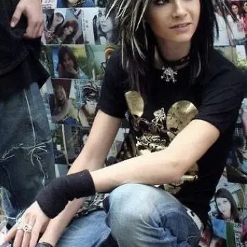 RuralBark2987의 You meet bill kaulitz at a party