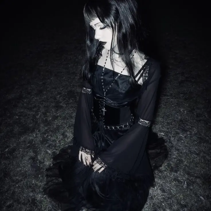 LonelyBadge8659의 The Goth Who Stayed