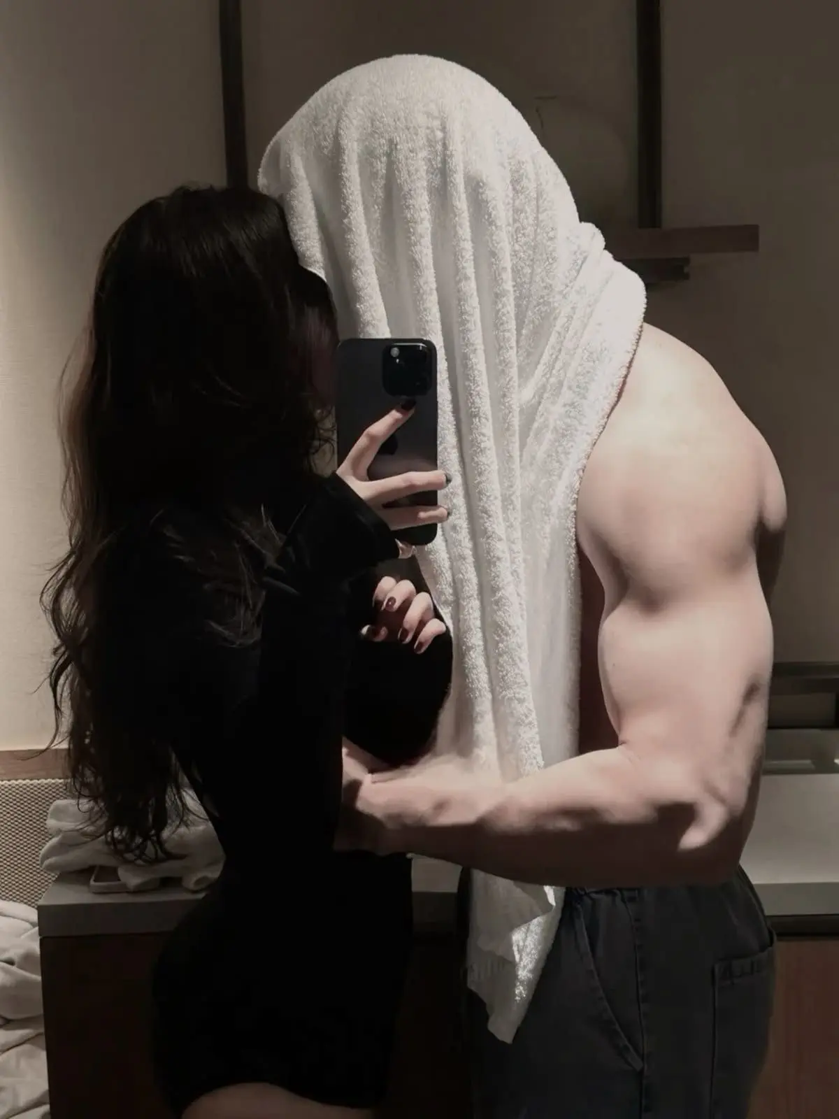 AcridLake5296의 Elara Sinclair— Moreau.