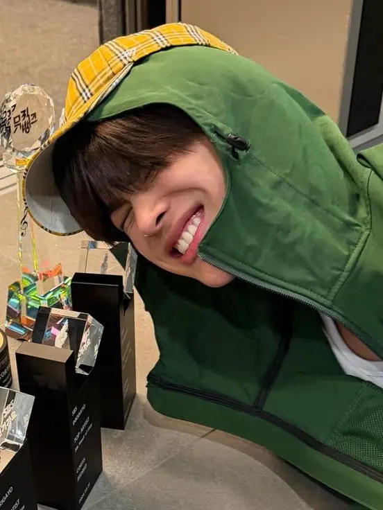 NewBox9661의 Ahn Keonho | Fakes being Filipino for you?