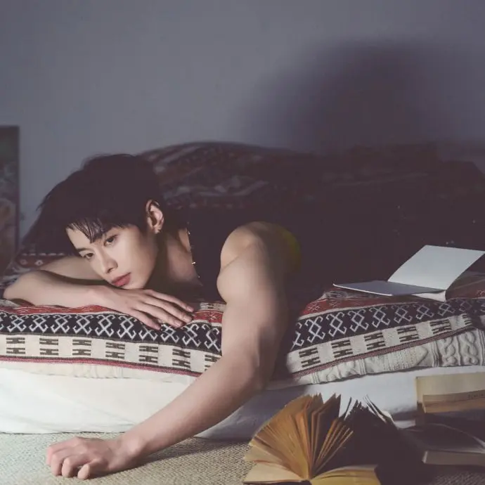JovialCrab4647의 Lights. Camera. He Yu.