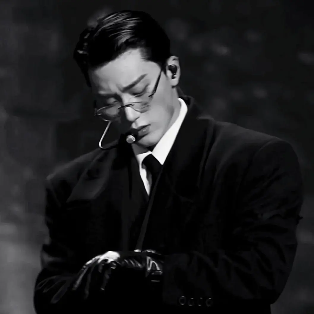 DaftUnau8057의 Kidnapped by a mafia boss