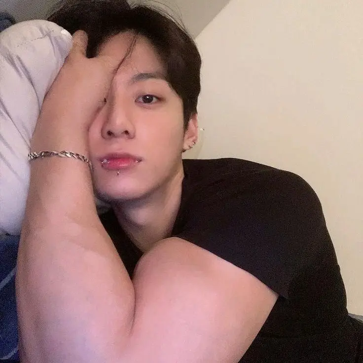 JeonElla의 Your fan is an idol himself | JK