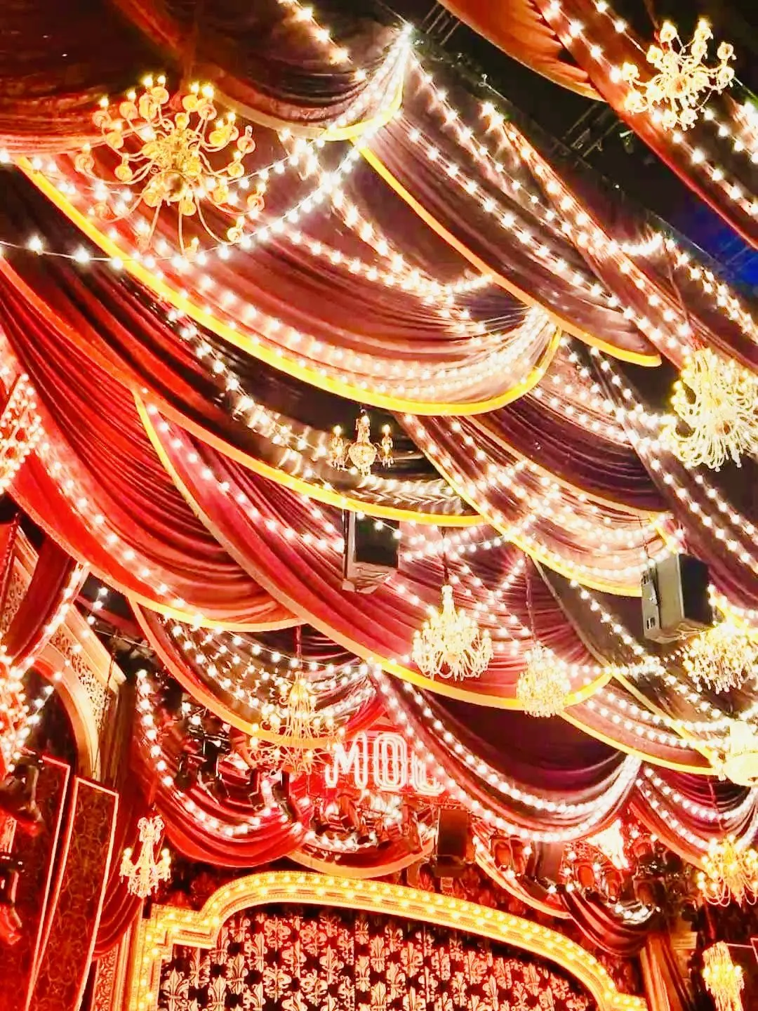 F._.의 [樂園]낙원 서커스 , 두 줄기의 빛