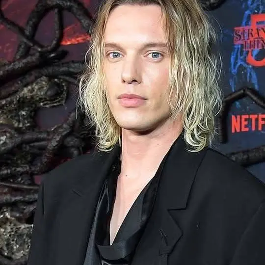 MightyStage3149의 Jamie Campbell Bower