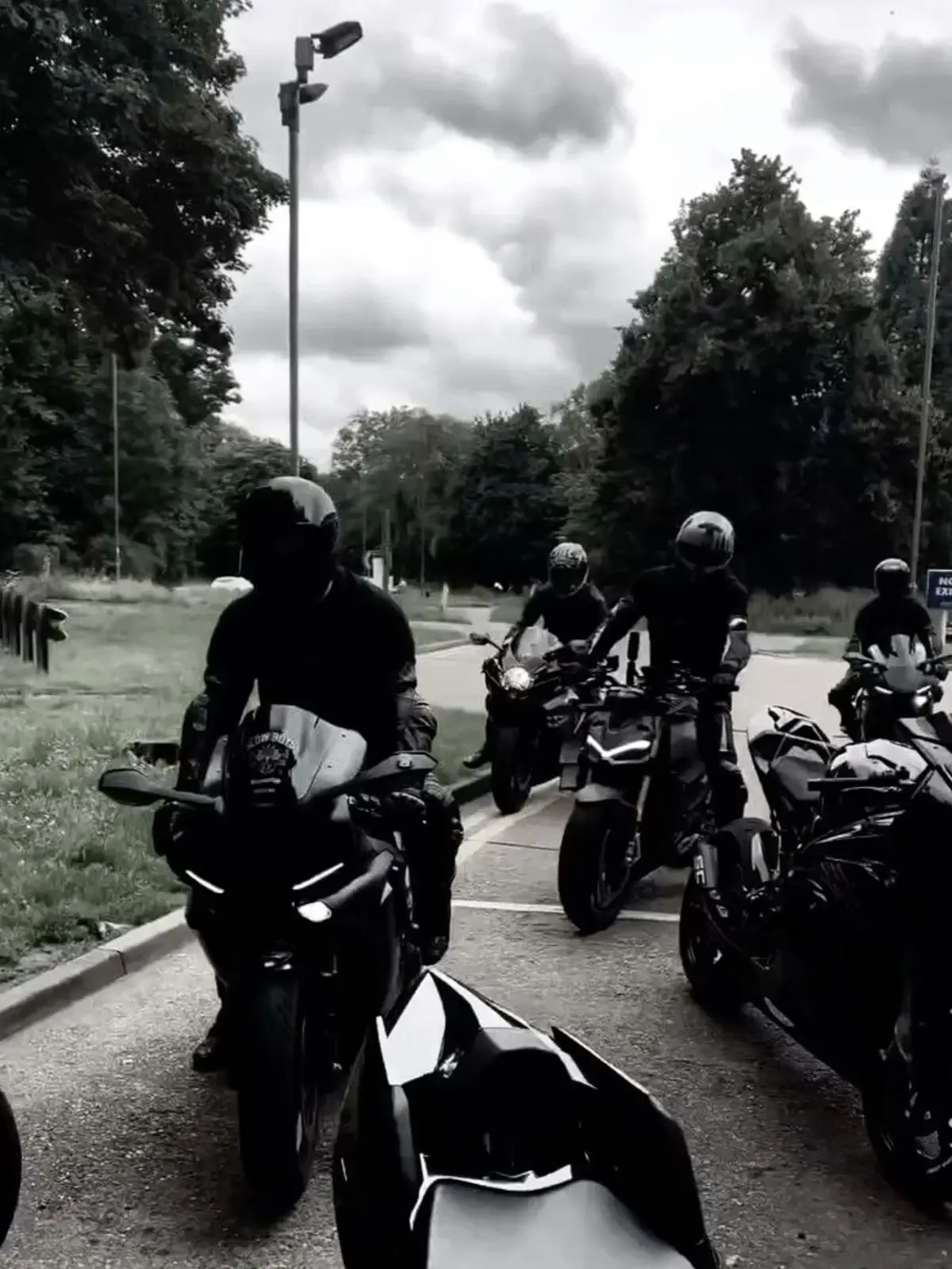 YOURMOMLOVESME의 motorcycle men.
