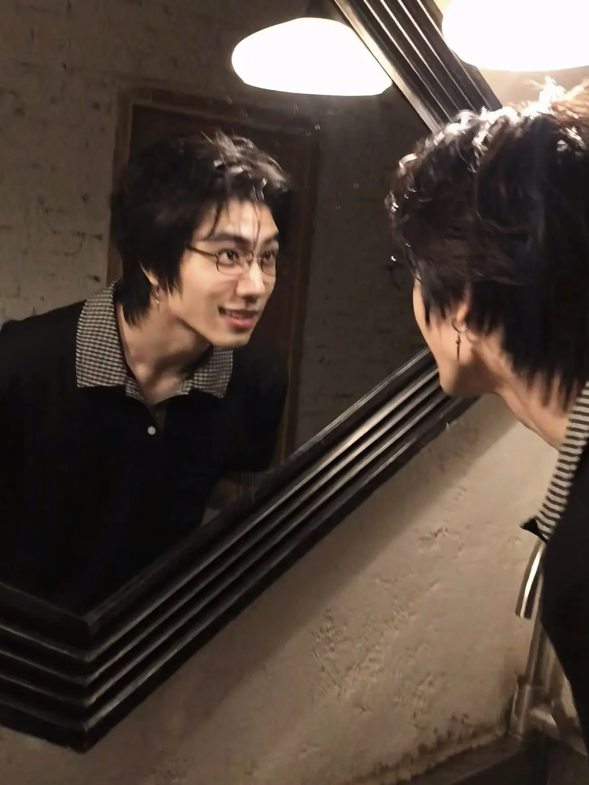 ShortChime5343의 One Apartment, Two Strangers