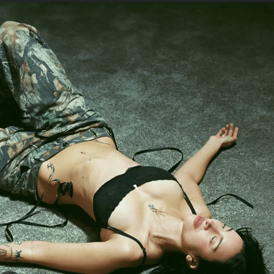K_E_Y의 Julia Wolf/Julia Jade Capello