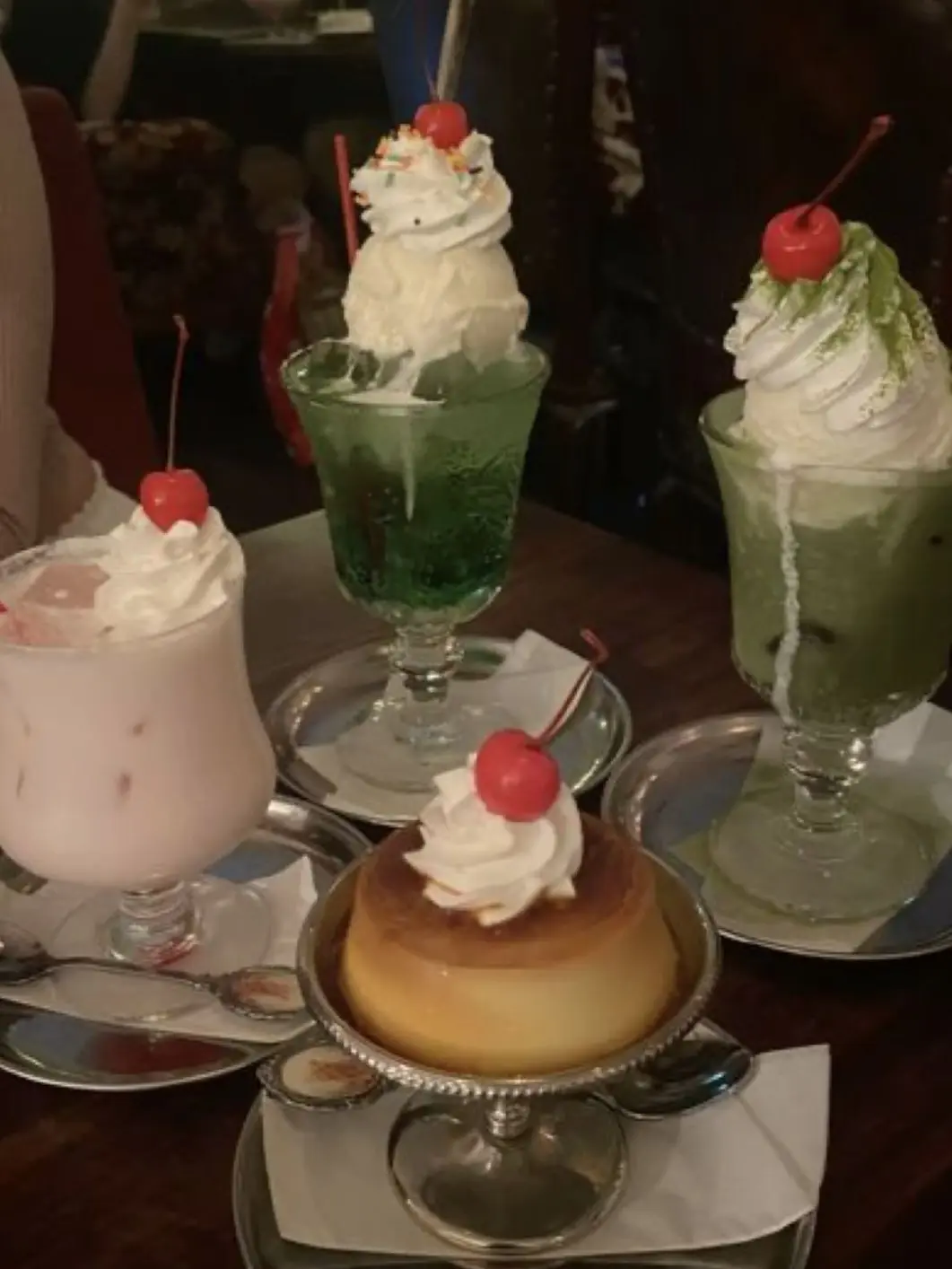 CostlyYarn6906의 素敵なカフェ店員さん　。