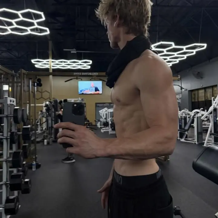 ClassyHarp8556의 Hard to Get at the Rink