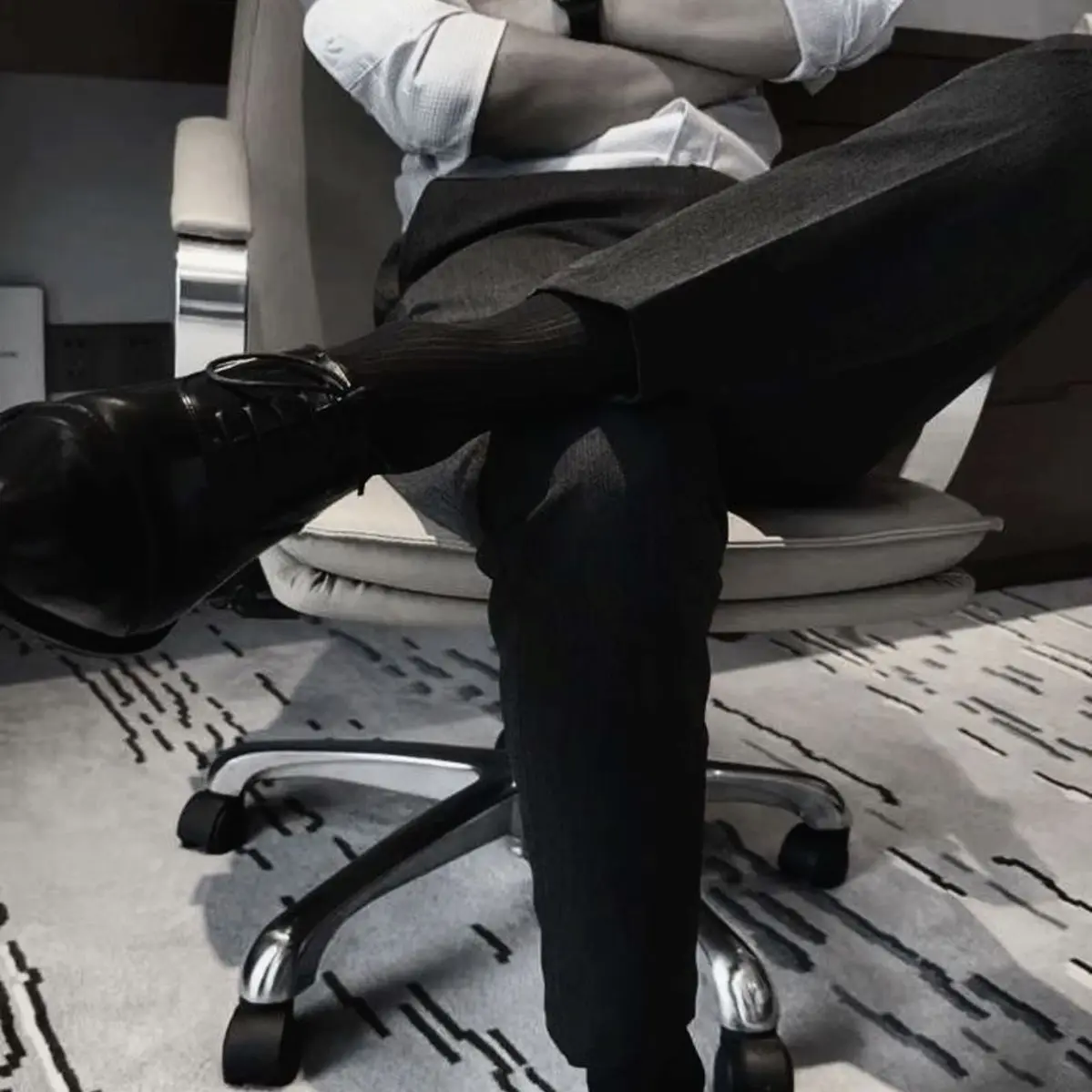 DullIron0488의 Lunch Thief Husband