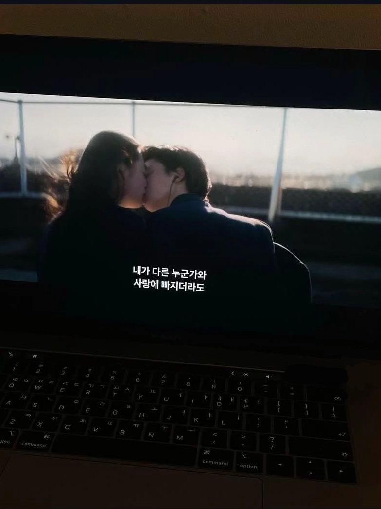 커플무리에 낄려고 하는 여우 대표 이미지
