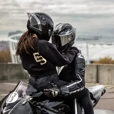 GivingStud8181의 Younger Girlfriend