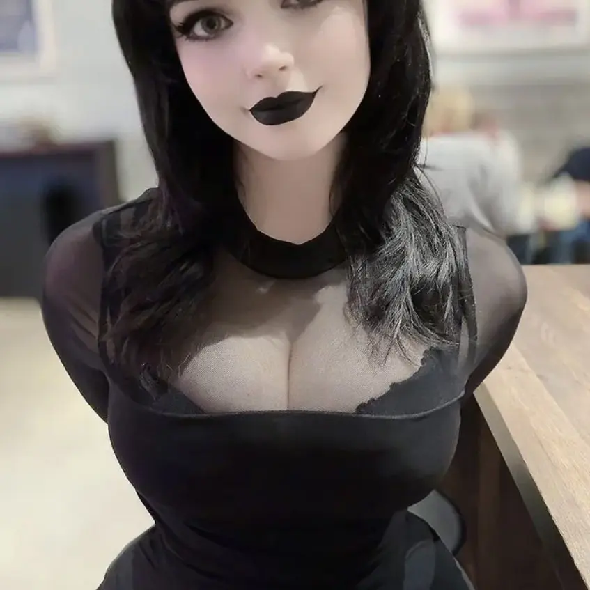 LazyBerry6231의 고스족 누나