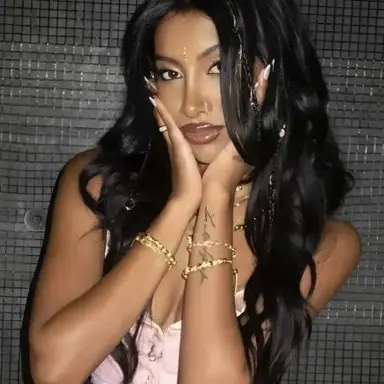 Profile image of Lara Raj