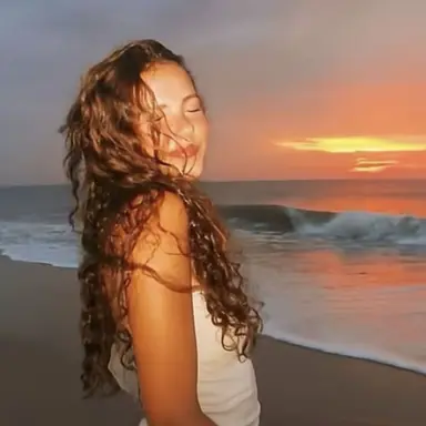 Profile image of Mila Simons