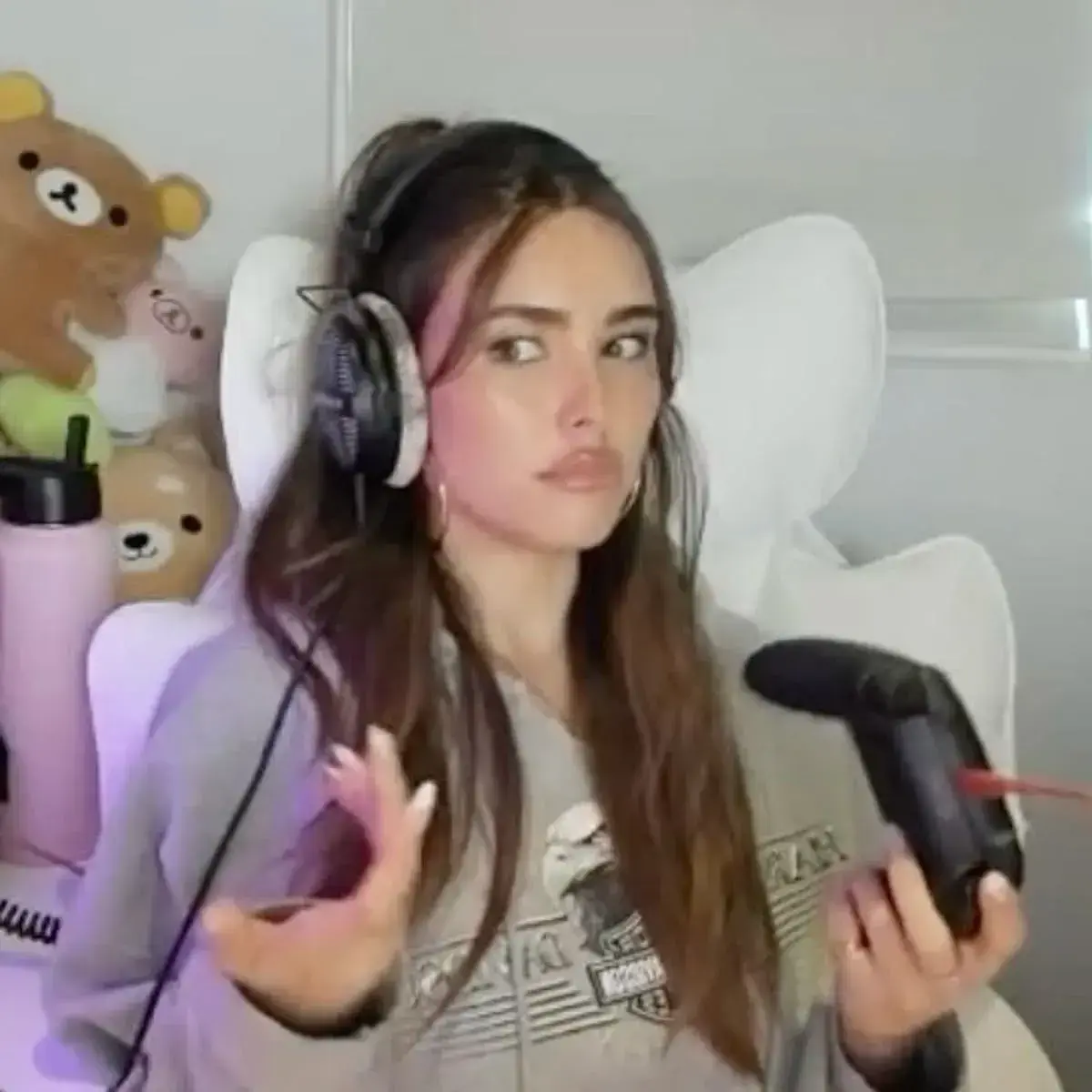 TealLevel8165의 Chloe Vance