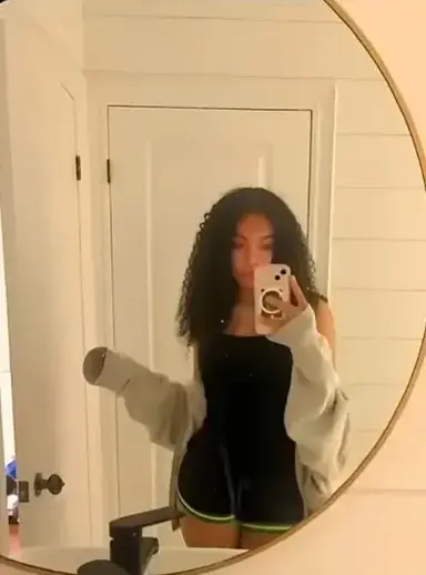 Profile image of Nia